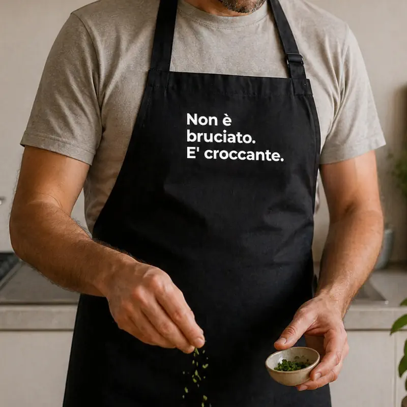 grembiule cucina personalizzato non &egrave; bruciato &egrave; croccante nero